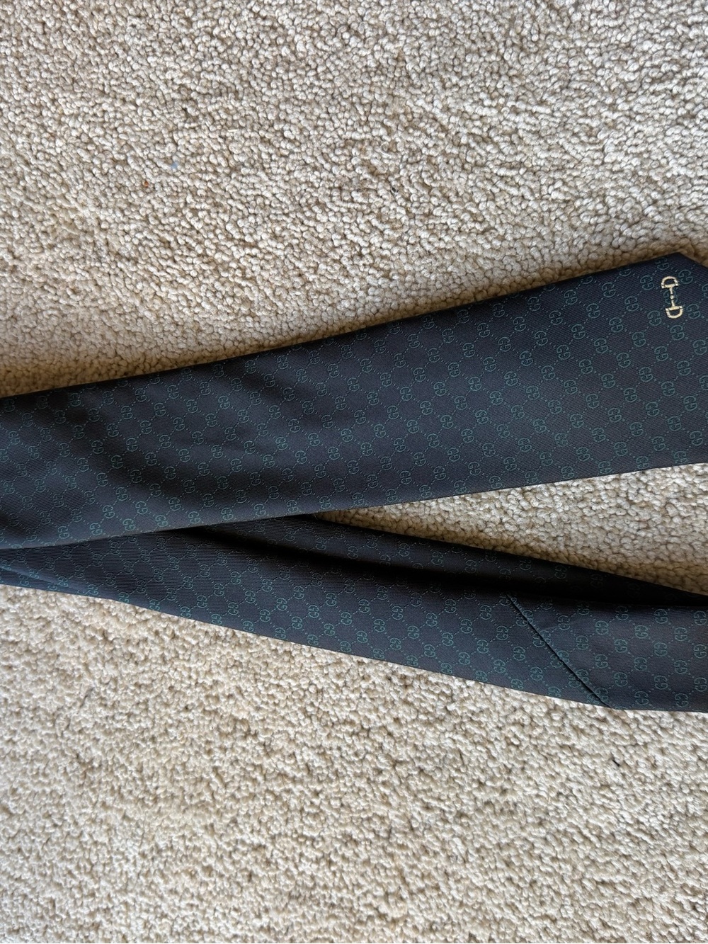 Gucci Men's Navy Patterned  Tie - Classic Formal Accessory - Picture 5 of 6